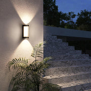 Modern Waterproof IP65 Black and White LED Outdoor Wall Light