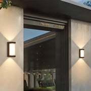 Modern Waterproof IP65 Black and White LED Outdoor Wall Light